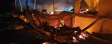 Intervenție de peste 12 ore a pompierilor prahoveni la incendiul de la Bradul Măneciu