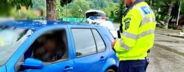 Cât l-au costat șicanele în trafic și agresivitatea verbală pe un tânăr de 26 de ani, prins de polițiști în comuna Măneciu