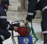 Gospodării și beciuri inundate în mai multe localități prahovene