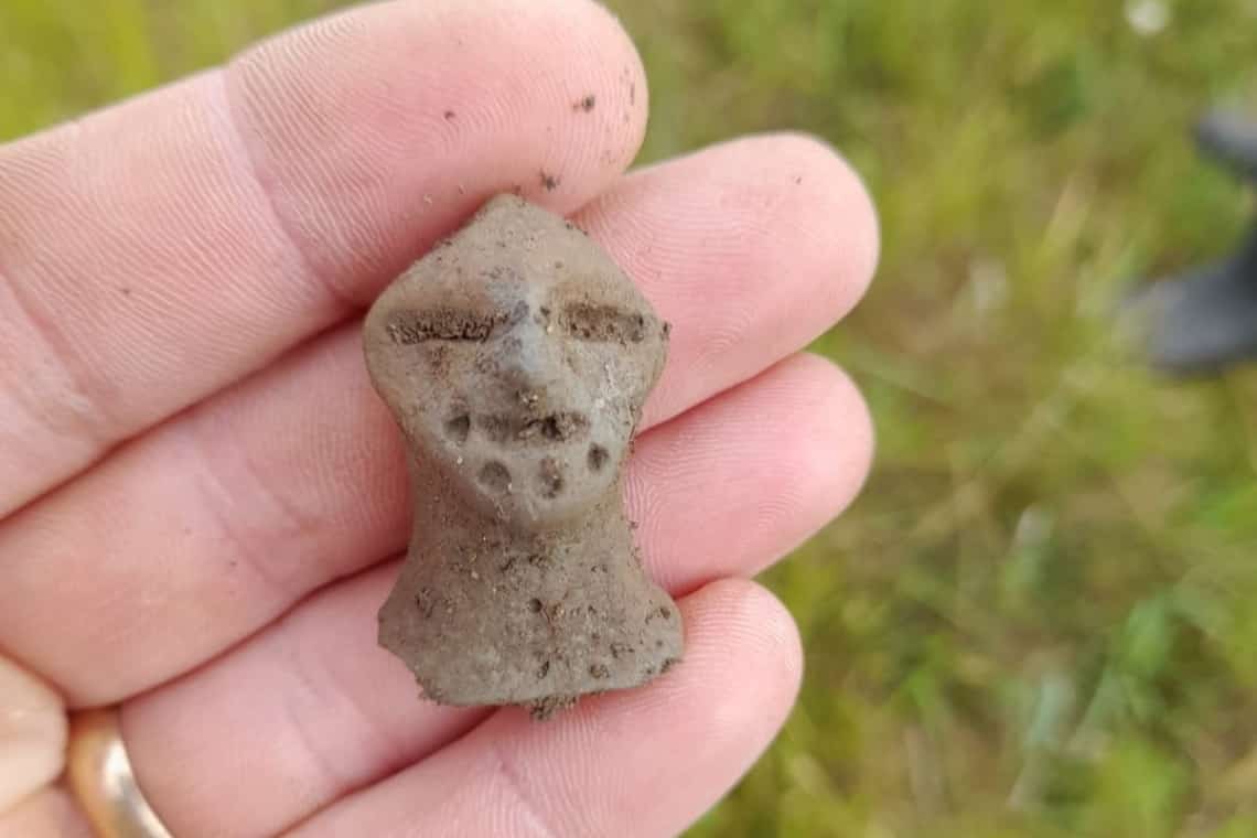 Statuetă antropomorfă veche de peste 6.000 de ani, descoperită pe șantierul arheologic de la Urlați!