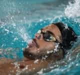 UPDATE/ Robert Glință, la un pas de podium în finala de 50 de metri spate, după descalificarea înotătorului de pe primul loc
