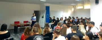 Riscurile și consecințele consumului de droguri, acțiune preventivă a polițiștilor în patru licee din Prahova