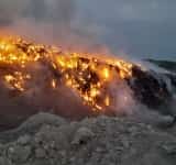 Update/Incendiu de proporții la groapa de gunoi din Băicoi. A fost emis mesaj RO-ALERT