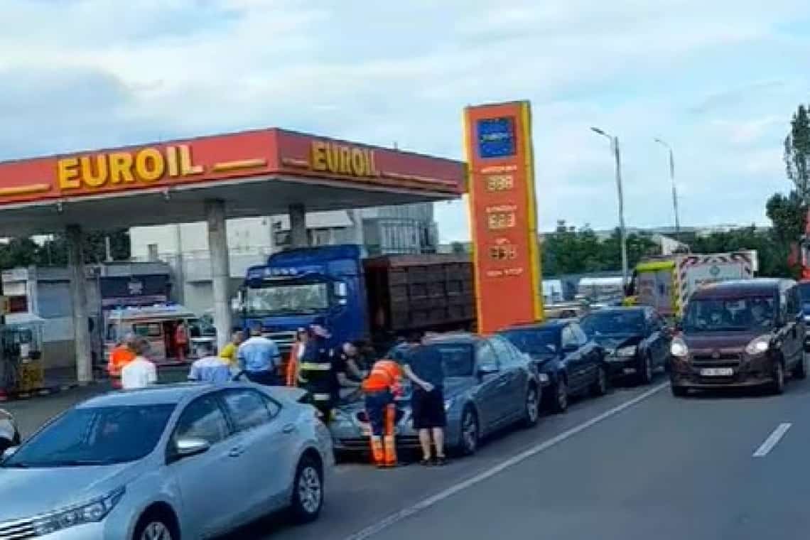 Accident în lanț pe DN1A, în comuna Blejoi
