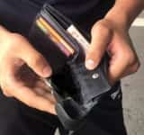 Un minor care a cumpărat alimente folosind două carduri găsite la Halele Centrale, cercetat de polițiști