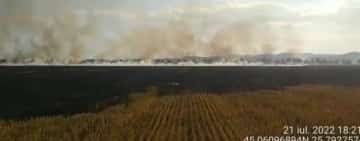 Trafic îngreunat pe DN1, din cauza unui incendiu care a cuprins 5 hectare de teren