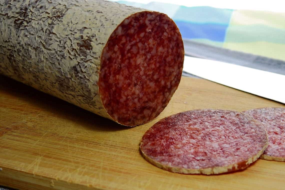 Salamul de Sibiu crud-uscat produs în Prahova va fi exportat în Statele Unite