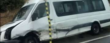 Trei fete, rănite într-un accident produs în Ciorani. Microbuzul în care se aflau s-a răsturnat 