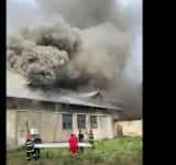 Incendiu de proporții la o fabrică de prelucrarea laptelui din Mizil