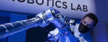 Braț robotic folosit pe Marte, construit cu ajutor românesc!