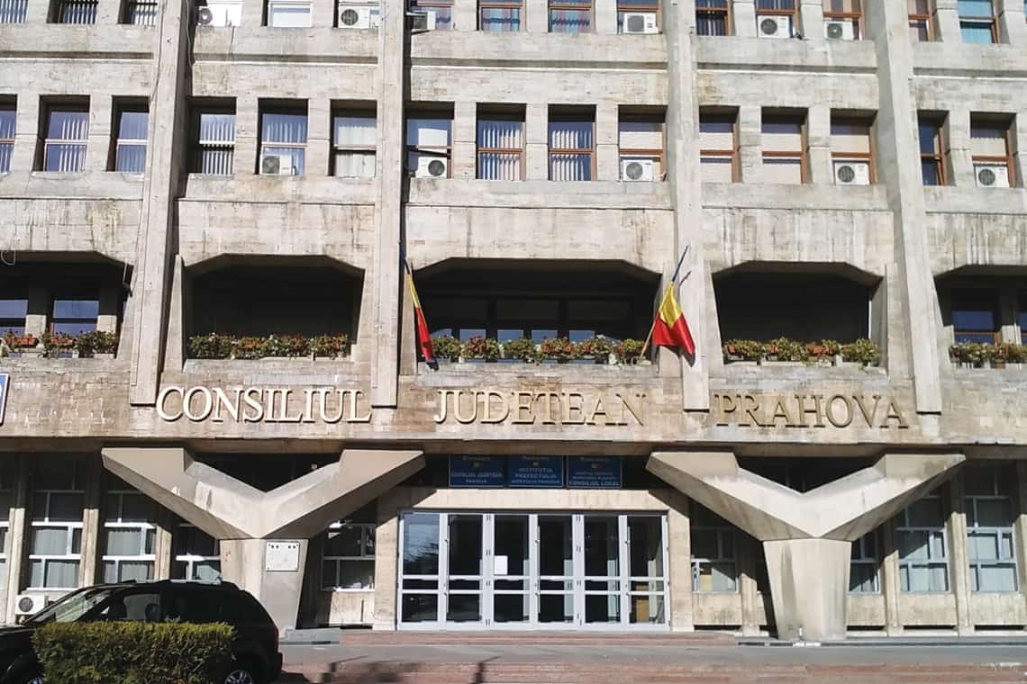 Criza nu a ajuns și la Consiliul Județean Prahova! Firmă de avocatură, pentru achiziții și cinci procese din București și Oradea!