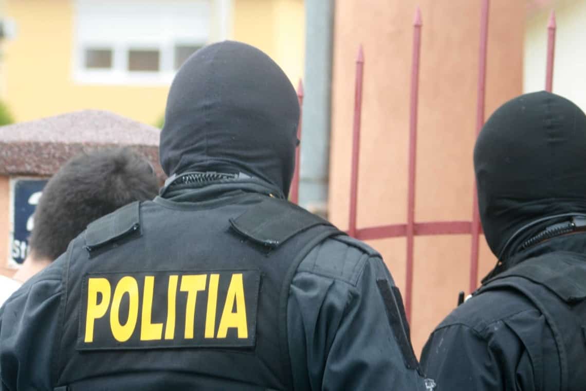 Hoți din Călărași, Brăila și Ploiești, "călcați" de polițiști 