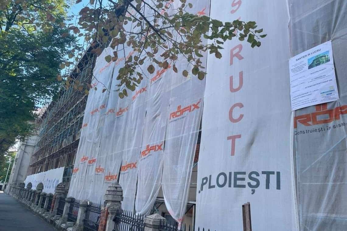 Începe restaurarea fațadei Colegiului Național I. L. Caragiale din Ploiești
