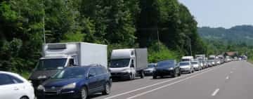 Trafic intens pe drumurile spre munte și spre mare, în special pe DN1 și A2