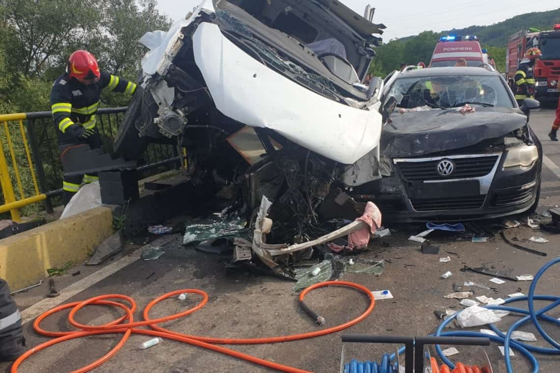 Un mort și patru răniți în accidentul produs pe DN1A, la Teișani