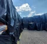 Cantitate impresionantă de sucuri marca Tymbark, retrasă de la comercializare de comisarii pentru protecția consumatorilor Prahova. Sticlele erau ținute în plin soare!