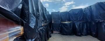 Cantitate impresionantă de sucuri marca Tymbark, retrasă de la comercializare de comisarii pentru protecția consumatorilor Prahova. Sticlele erau ținute în plin soare!