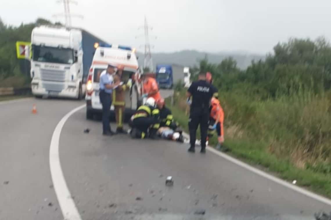 Trafic blocat pe DN1A, la Teișani, din cauza unui accident rutier. Un motociclist a fost grav rănit