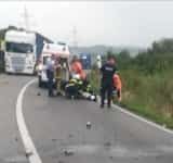 Trafic blocat pe DN1A, la Teișani, din cauza unui accident rutier. Un motociclist a fost grav rănit
