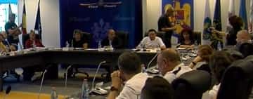 Consilierilor locali le arde de discursuri politice și desemnarea membrilor AGA, CA și a directorului într-o societate care nu se știe dacă va funcționa. Ploieștenii - tot fără apă caldă!