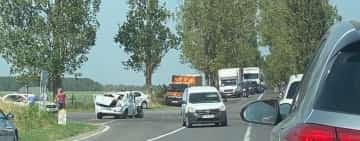 Coliziune între trei mașini, pe DN1D, la intersecția Fulga-Drăgănești. O femeie a ajuns la spital
