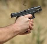 Un escroc de 23 de ani, oprit cu focuri de armă de polițiștii ploieșteni. Încercase să înșele o persoană prin metoda ACCIDENTUL