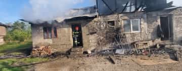 Incendiu în comuna Brebu/Acoperișul unei case - mistuit de flăcări