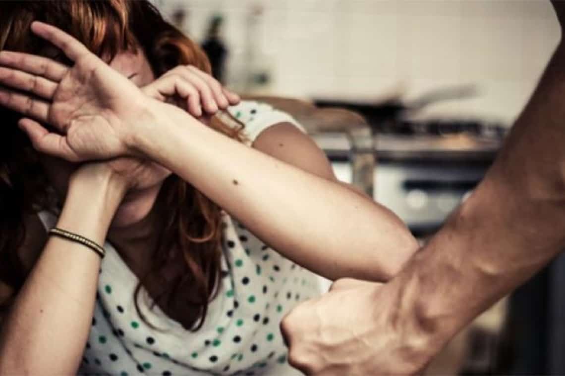 Ploieștean, arestat preventiv după ce i-a spart capul concubinei sale
