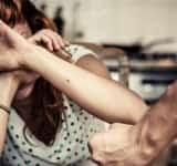 Ploieștean, arestat preventiv după ce i-a spart capul concubinei sale
