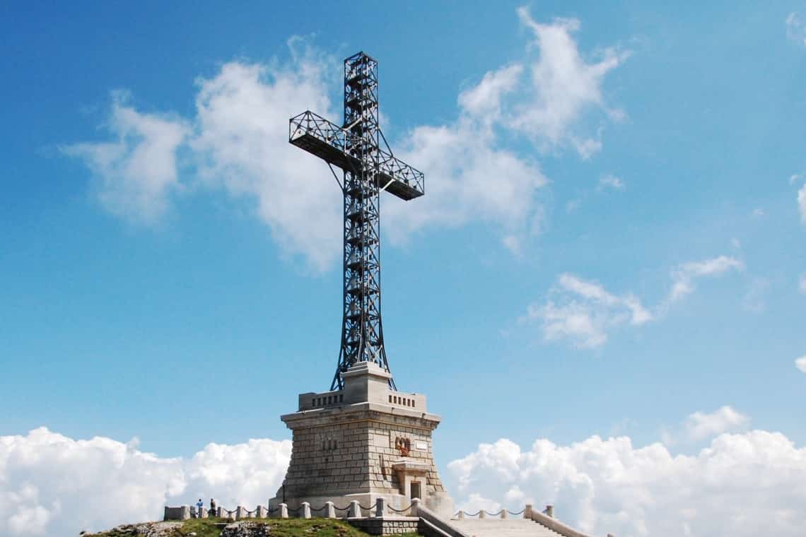 Ceremonial militar și religios la Crucea Caraiman, de Înălțarea Sfintei Cruci