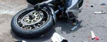 Un tânăr de 18 ani, pasager pe o motocicletă, a ajuns la spital, în urma unui accident produs pe DN1