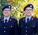 Gemenele Denisa și Miruna Nae, din comuna prahoveană Cosminele, au ales același drum: cariera militară!