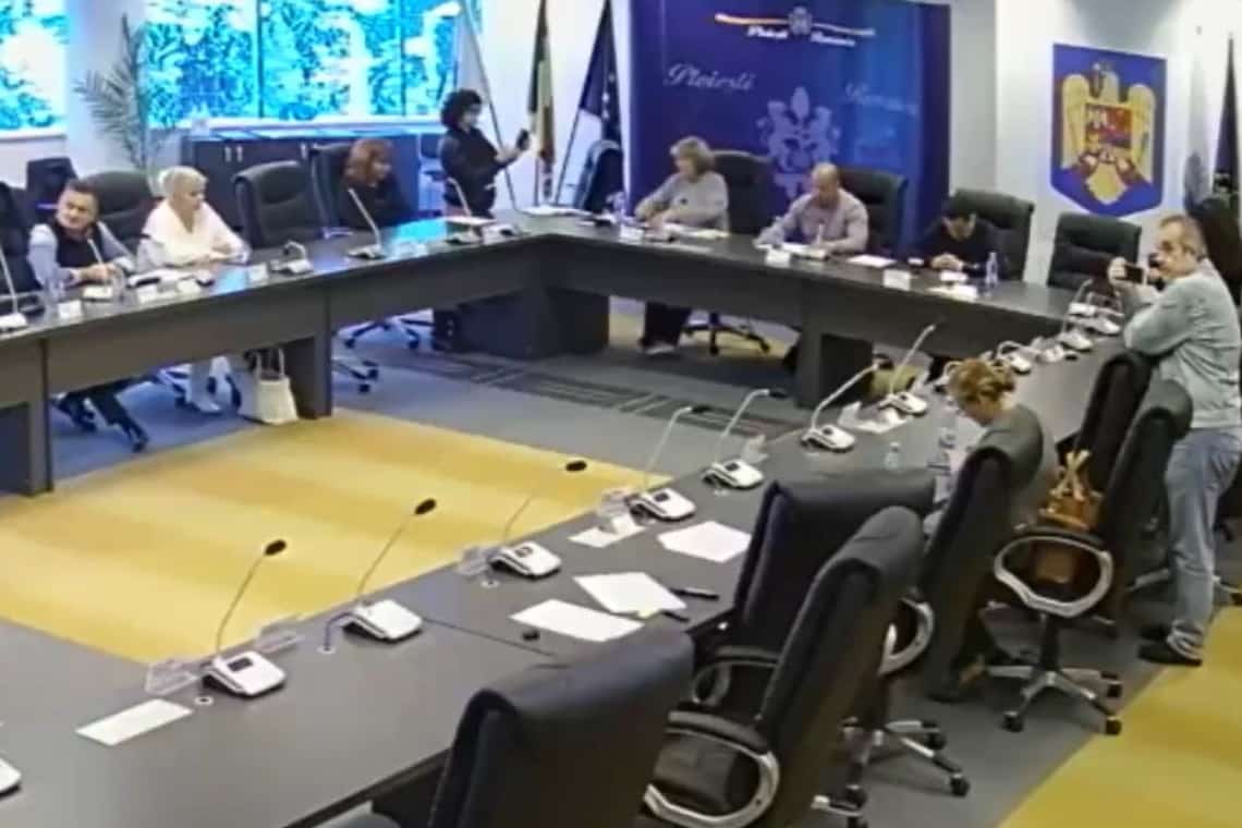 ”Dallas” a fost mic copil! Ședințele Consiliului Local au ajuns cel mai urmărit serial tragicomic din Ploiești! Criza apei calde continuă!