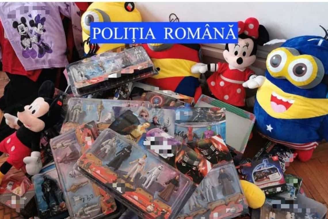 Sute de jucării și obiecte vestimentare contrafăcute, confiscate de polițiștii prahoveni