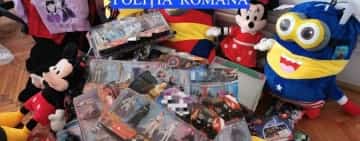 Sute de jucării și obiecte vestimentare contrafăcute, confiscate de polițiștii prahoveni