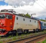 Ne mai mirăm că au loc accidente feroviare? Sute de locomotive și vagoane ale CFR Călători, mai vechi de 40 de ani! Sumele colosale necesare modernizării acestora