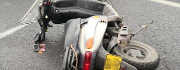 Doi adolescenți s-au ciocnit cu motociclurile pe o stradă din Plopeni. Unul dintre ei a ajuns la spital