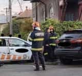 Impact violent între două autoturisme, la intersecția străzilor Sitarului cu Cerceluș, din Ploiești. Un bărbat a rămas încarcerat în mașină