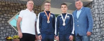 Doi tineri sportivi de la Caraimanul Bușteni, campioni balcanici la lupte greco-romane