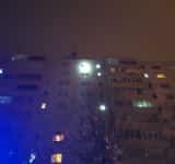 Un tânăr de 21 de ani, din Ploiești, s-a aruncat de la etajul 10. Părinții băiatului decedat au fost transportați la spital