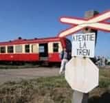 Un tren de călători al Transferoviar Călători a acroșat un autoturism, la Teișani