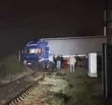 UPDATE/ Autotren derapat la Movila Vulpii, pe DN 1. Trafic rutier și feroviar întrerupt 