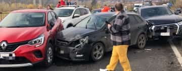 Carambol cu șapte autoturisme pe DN1, la Bănești. Trafic blocat