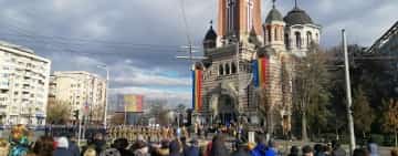 Mâine, de 1 Decembrie, la Ploiești - paradă militară și expoziție de tehnică militară, mii de pahare de vin fiert și porții de fasole cu cârnați