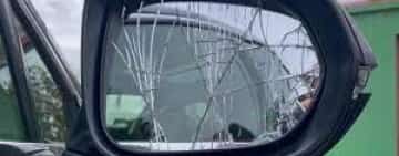Autoturismele parcate pe o stradă din cartierul ploieștean Malu Roșu, vandalizate noaptea trecută
