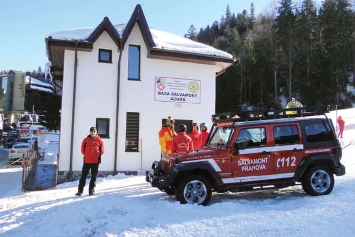 Camera Deputaților a adoptat proiectul care le dă dreptul salvamontiștilor să folosească în trafic semnale acustice și luminoase la cazurile urgente