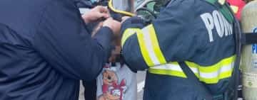 UPDATE/ Două persoane intoxicate cu fum au ajuns la spital, în urma incendiului din Mizil