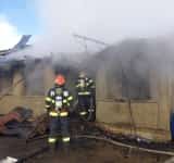 Tomșani/ Sfârșit tragic pentru o femeie imobilizată la pat. A fost găsită carbonizată în urma unui incendiu