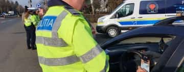 Polițiștii prahoveni le-au dat cadouri înainte de Crăciun șoferilor din Ploiești!