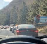 Lungul și obositorul drum spre casă. Pe DN1 se circulă lent, în coloană, ca după Crăciun...